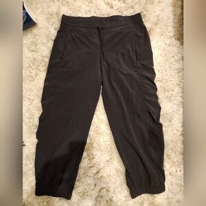 Athleta capris joggers-